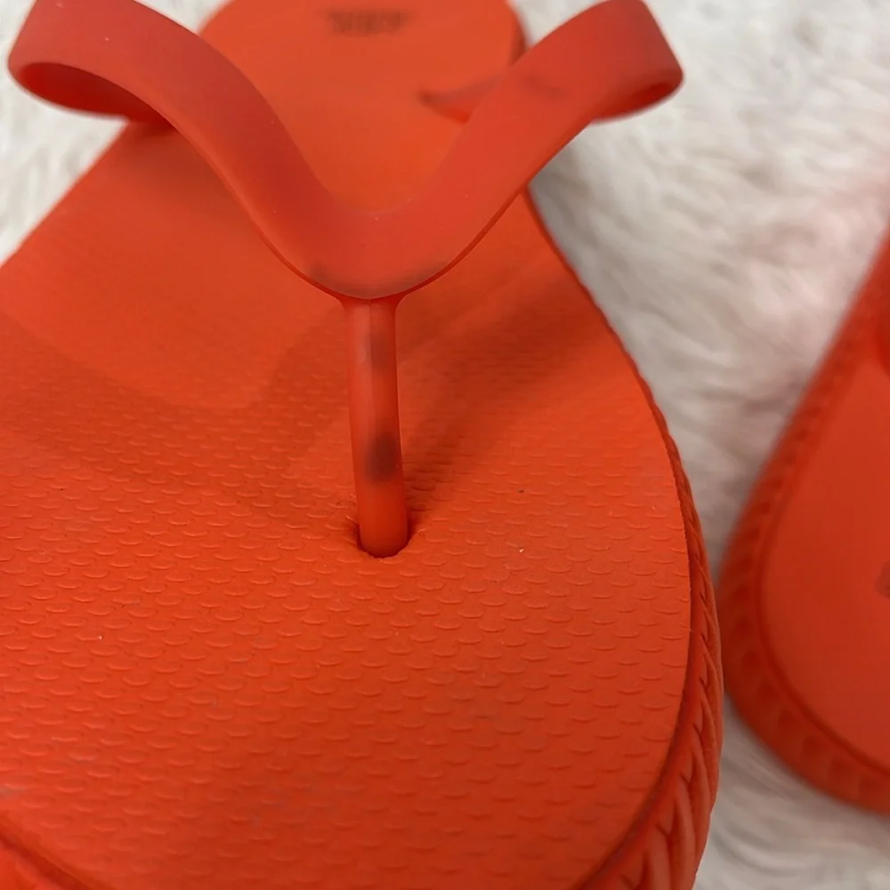 WILD FABLE WOMENS SIZE 9 Bright Orange Flip Flops